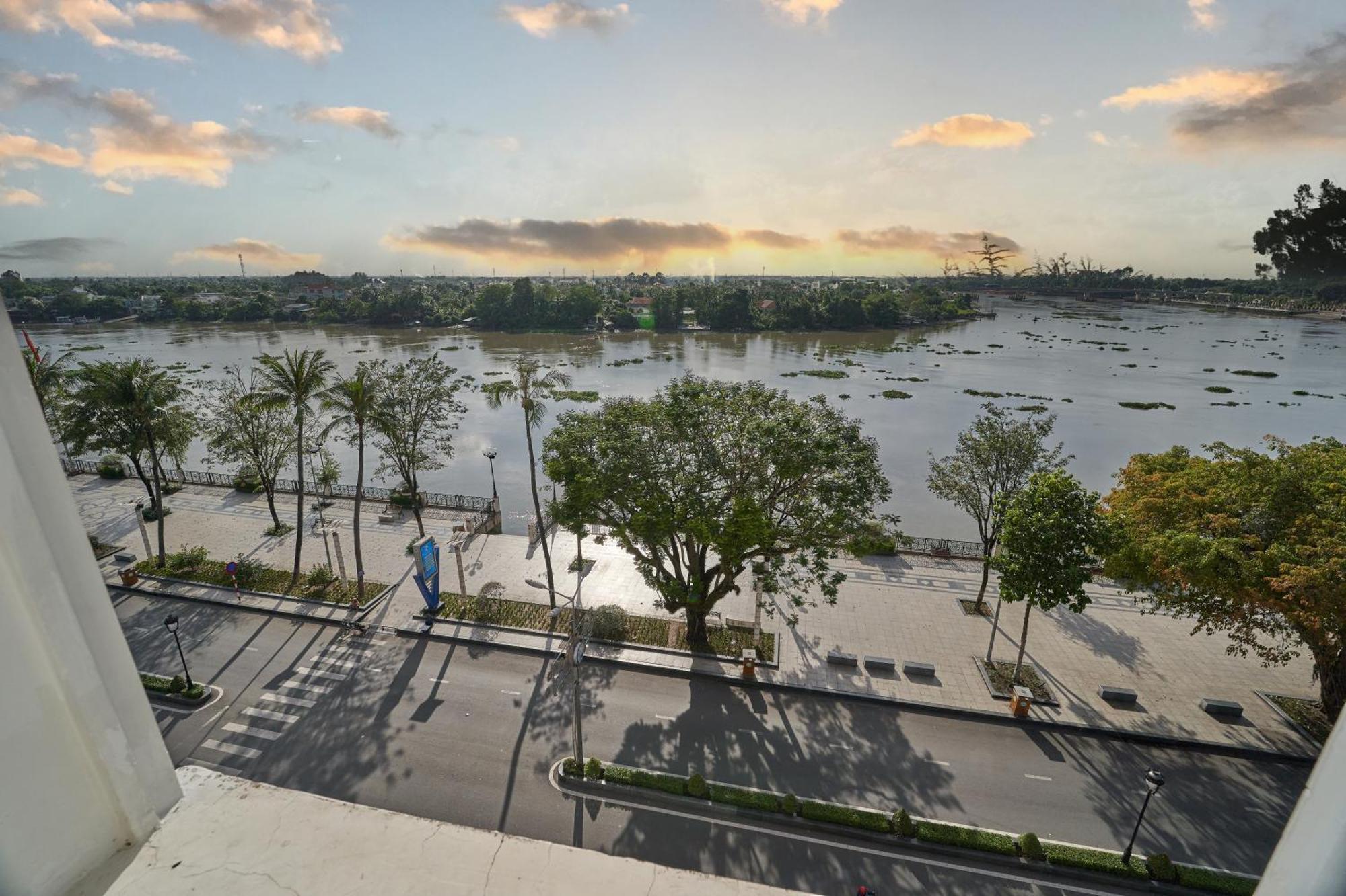 Bcons Riverside Hotel Binh Duong Thu Dau Mot Exterior foto