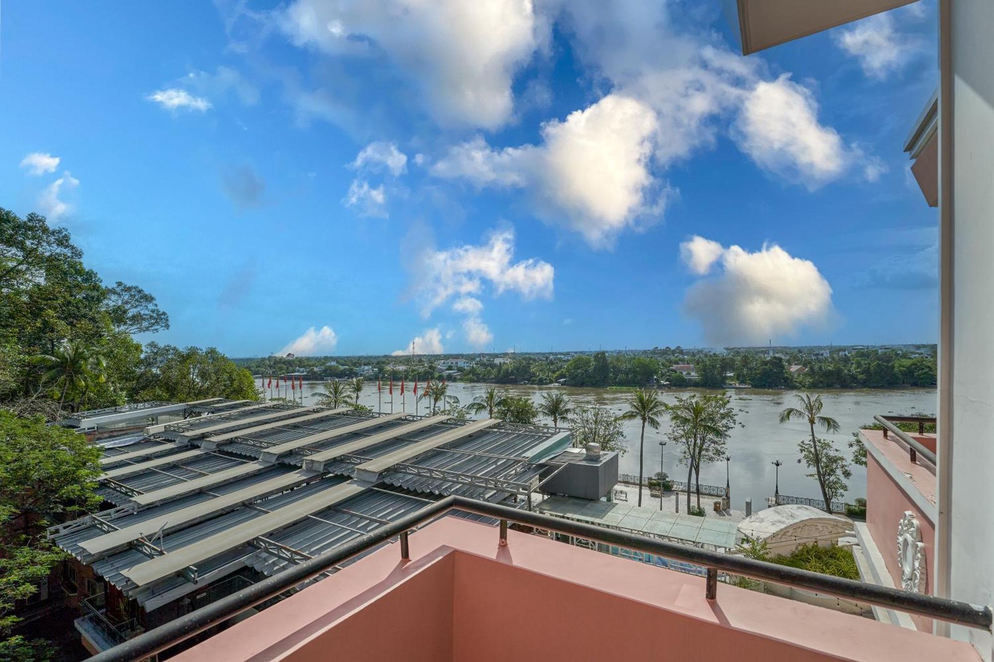 Bcons Riverside Hotel Binh Duong Thu Dau Mot Exterior foto