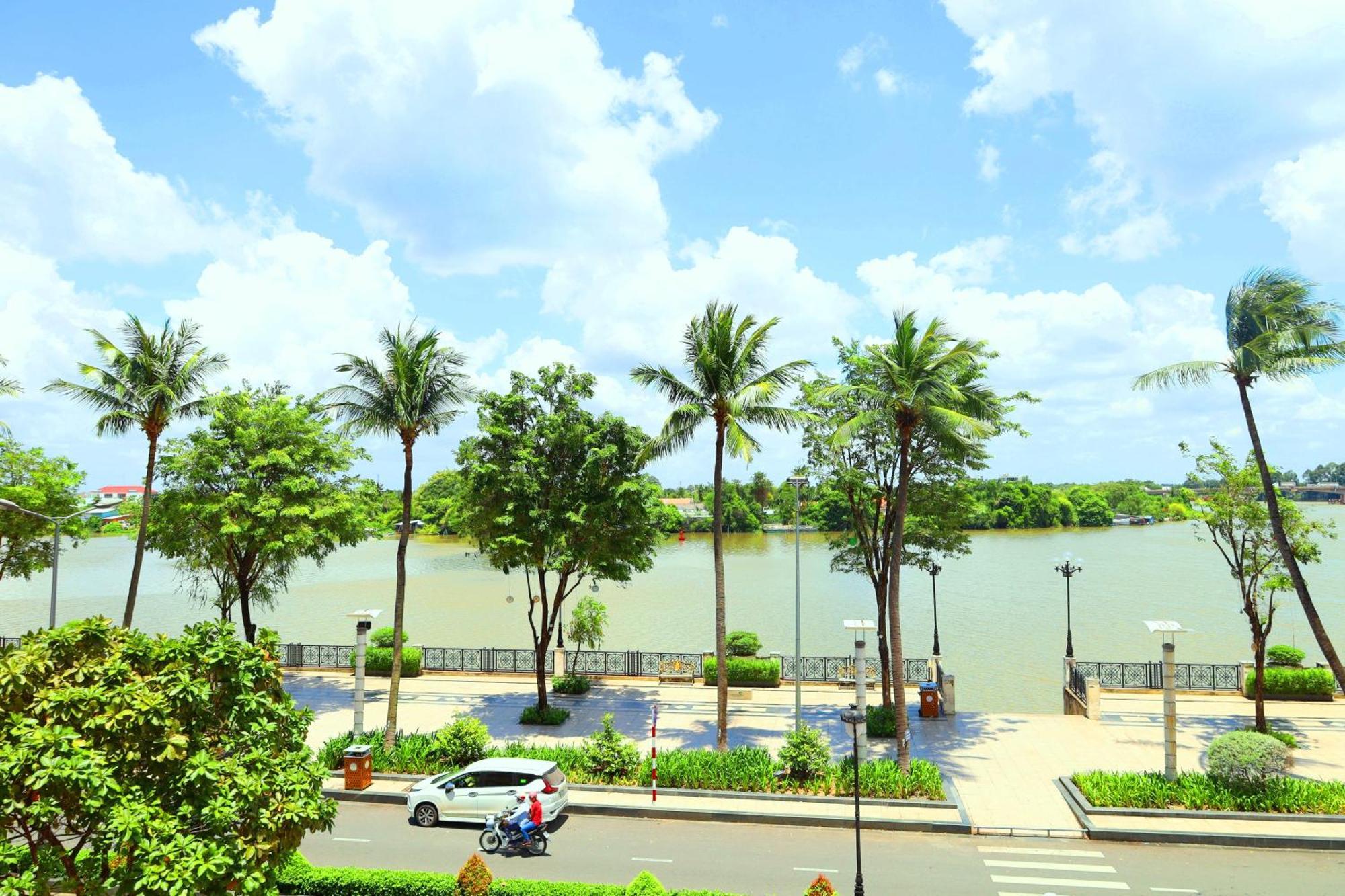 Bcons Riverside Hotel Binh Duong Thu Dau Mot Exterior foto