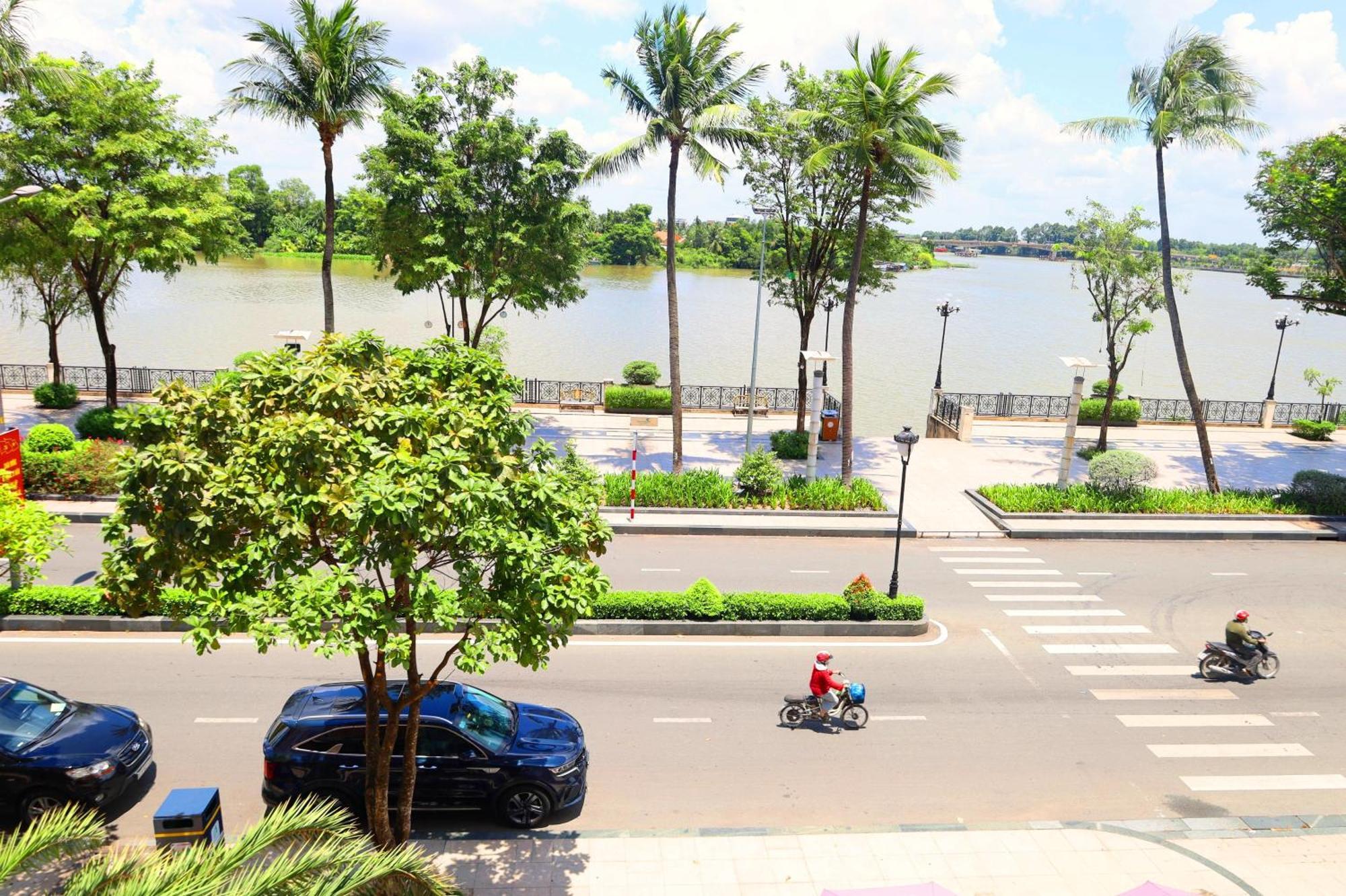 Bcons Riverside Hotel Binh Duong Thu Dau Mot Exterior foto