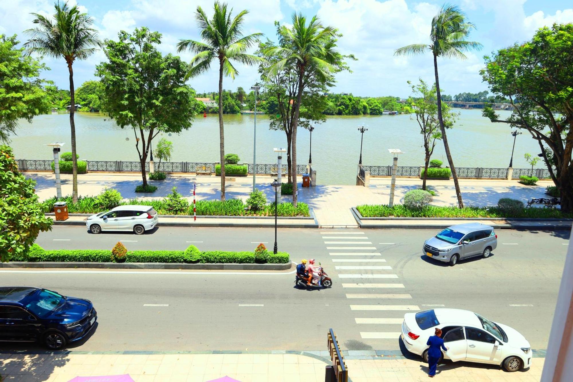 Bcons Riverside Hotel Binh Duong Thu Dau Mot Exterior foto